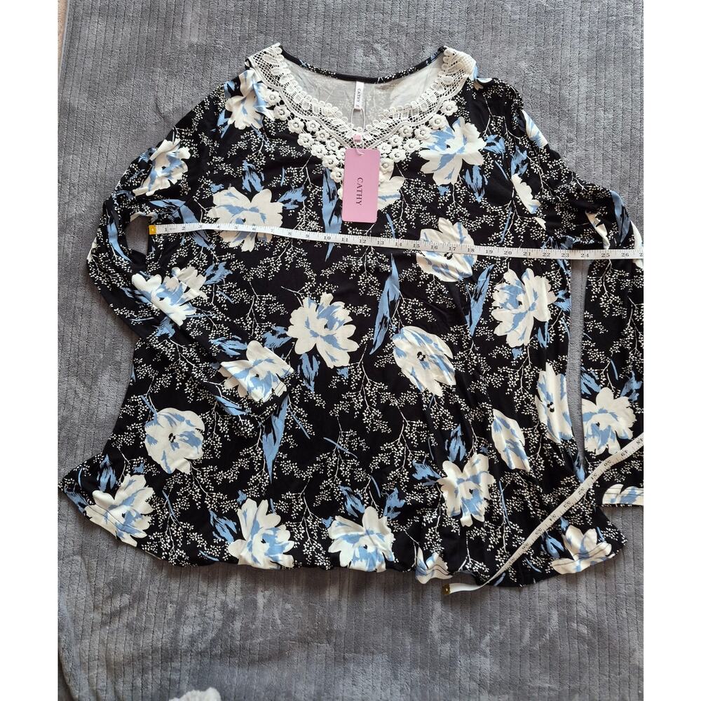 Women's Cathy 2XL Black with  blue floral long sleeve with lace detailing. NWT